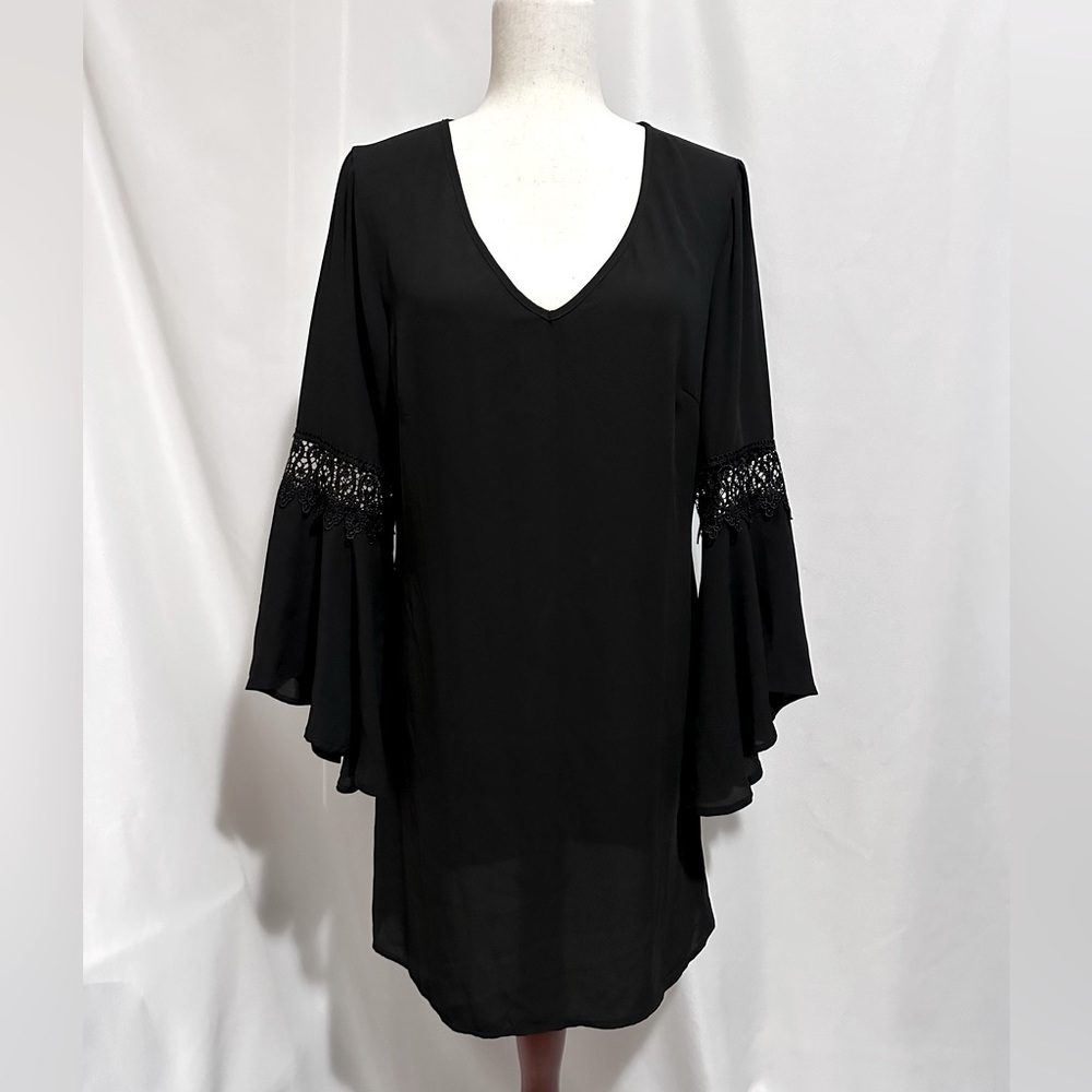 Paper Doll V Neck, Bell Sleeve w/Lace Design Shift Dress. Size: M
